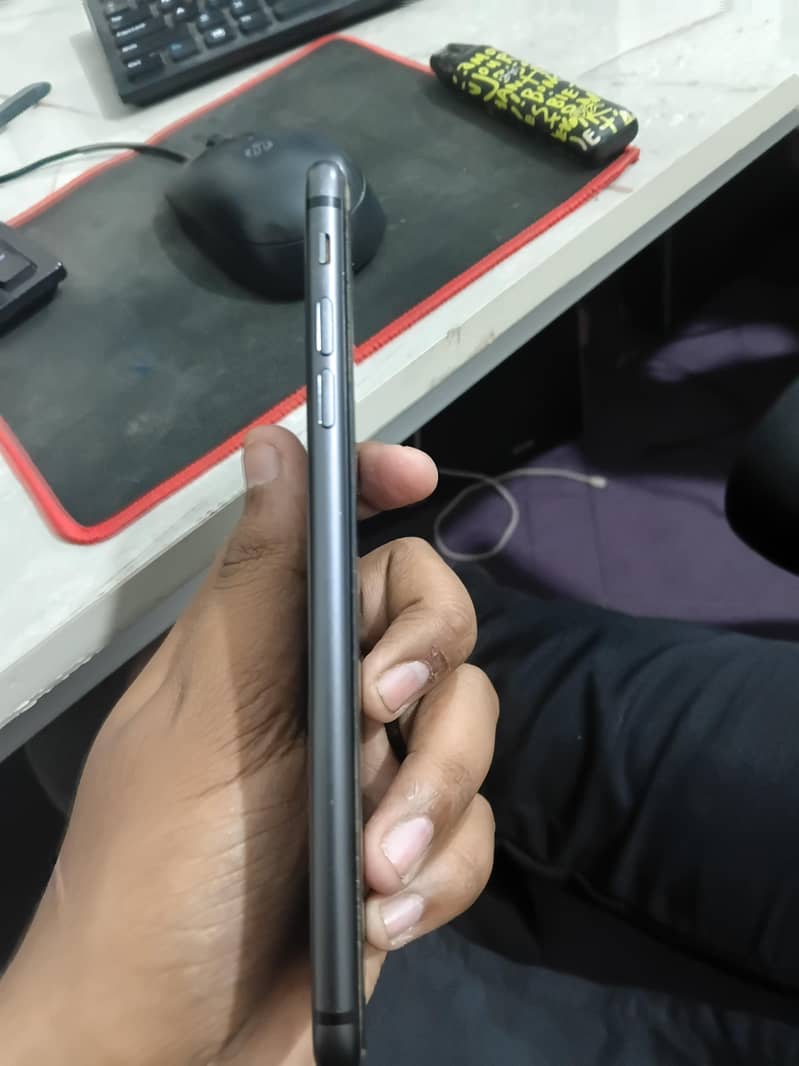 Apple iPhone 8 Plus 3