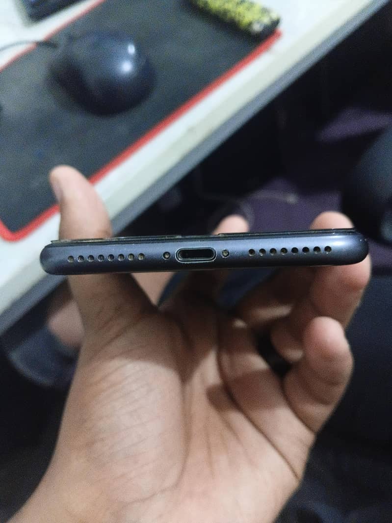 Apple iPhone 8 Plus 4