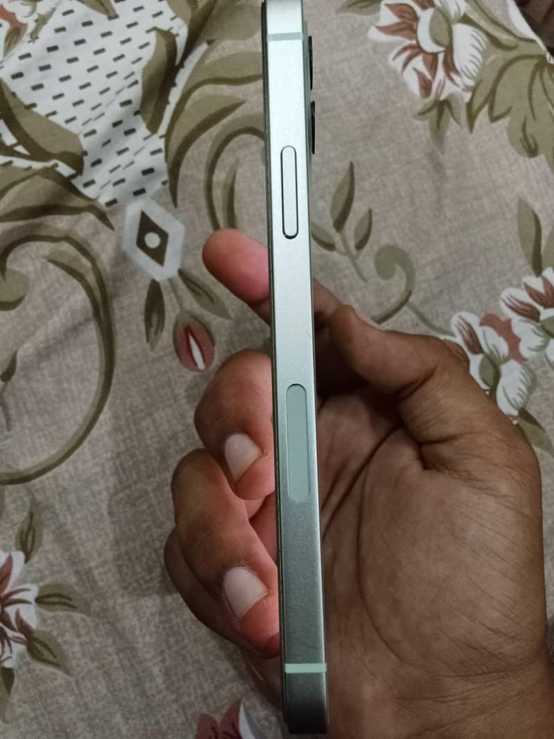 Apple iPhone 12 3