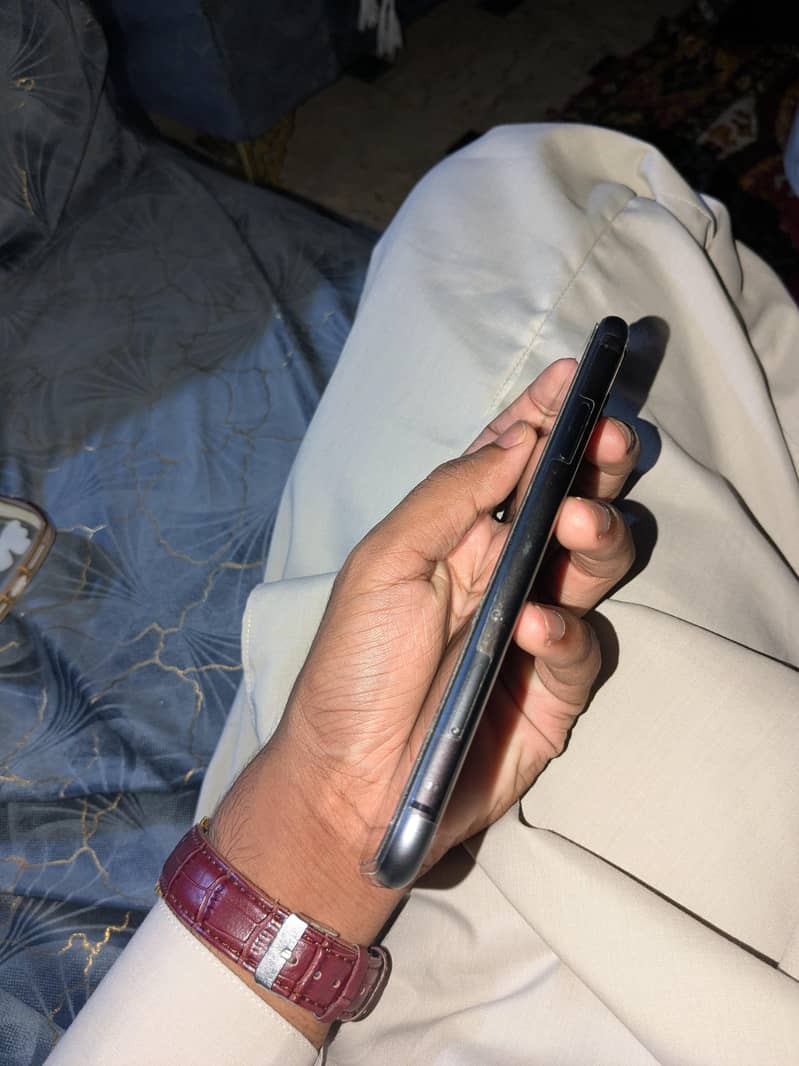 Apple iPhone 11 3