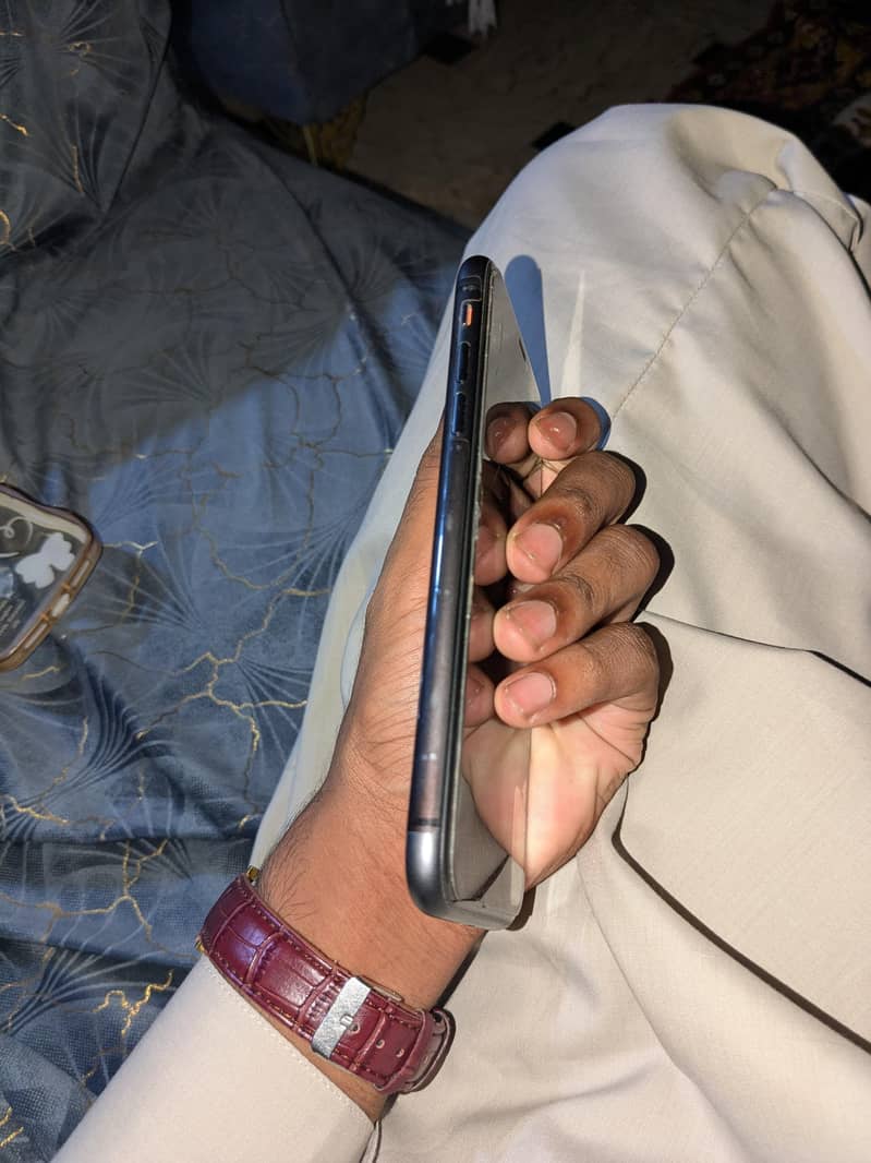 Apple iPhone 11 4
