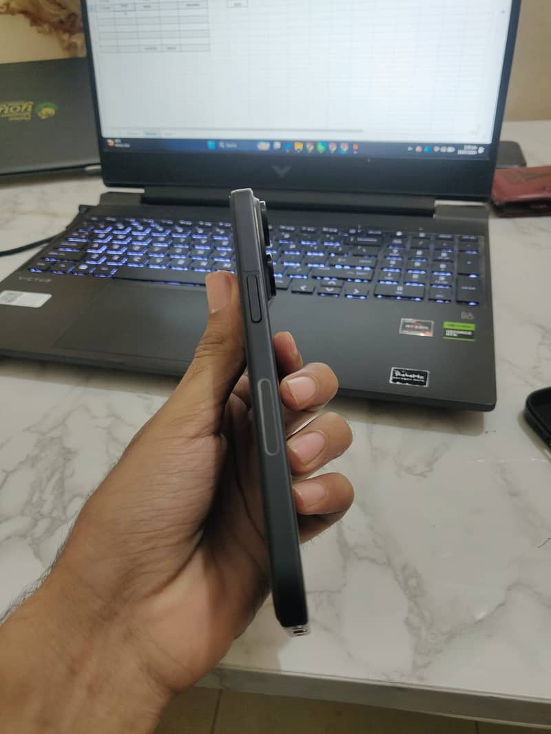 Apple iPhone 15 4