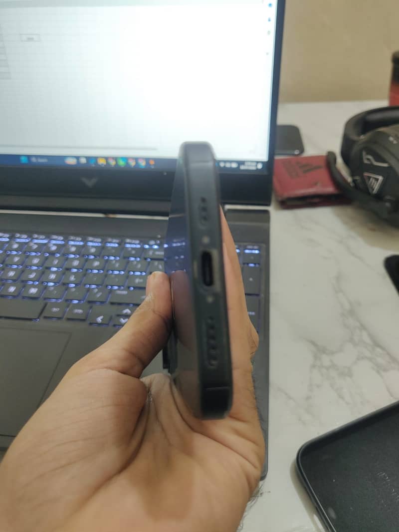 Apple iPhone 15 6