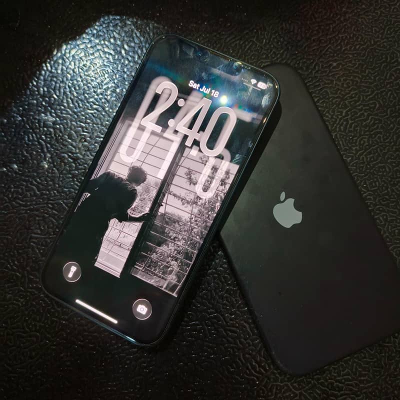 Apple iPhone 13 0