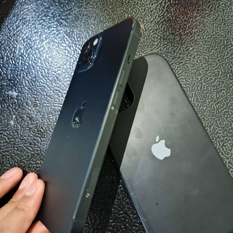 Apple iPhone 13 4
