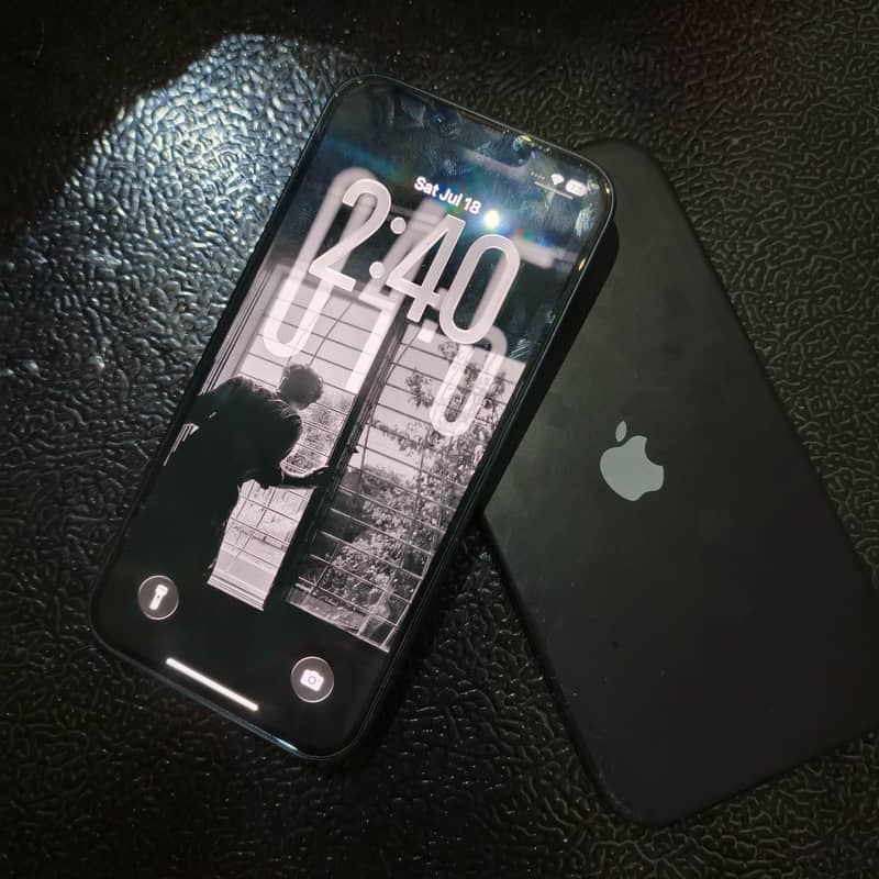 Apple iPhone 13 5