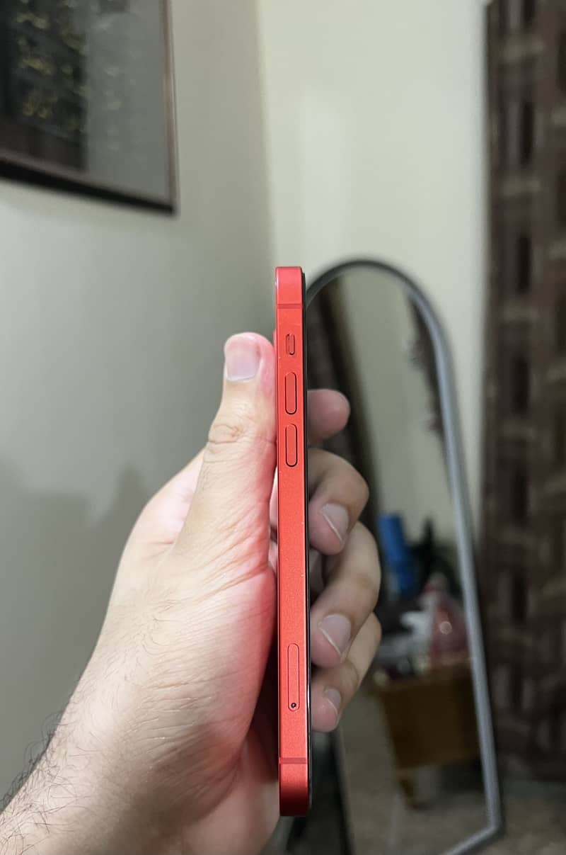 Apple iPhone 12 4
