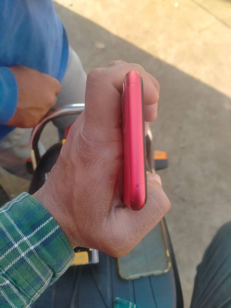 Apple iPhone 11 3