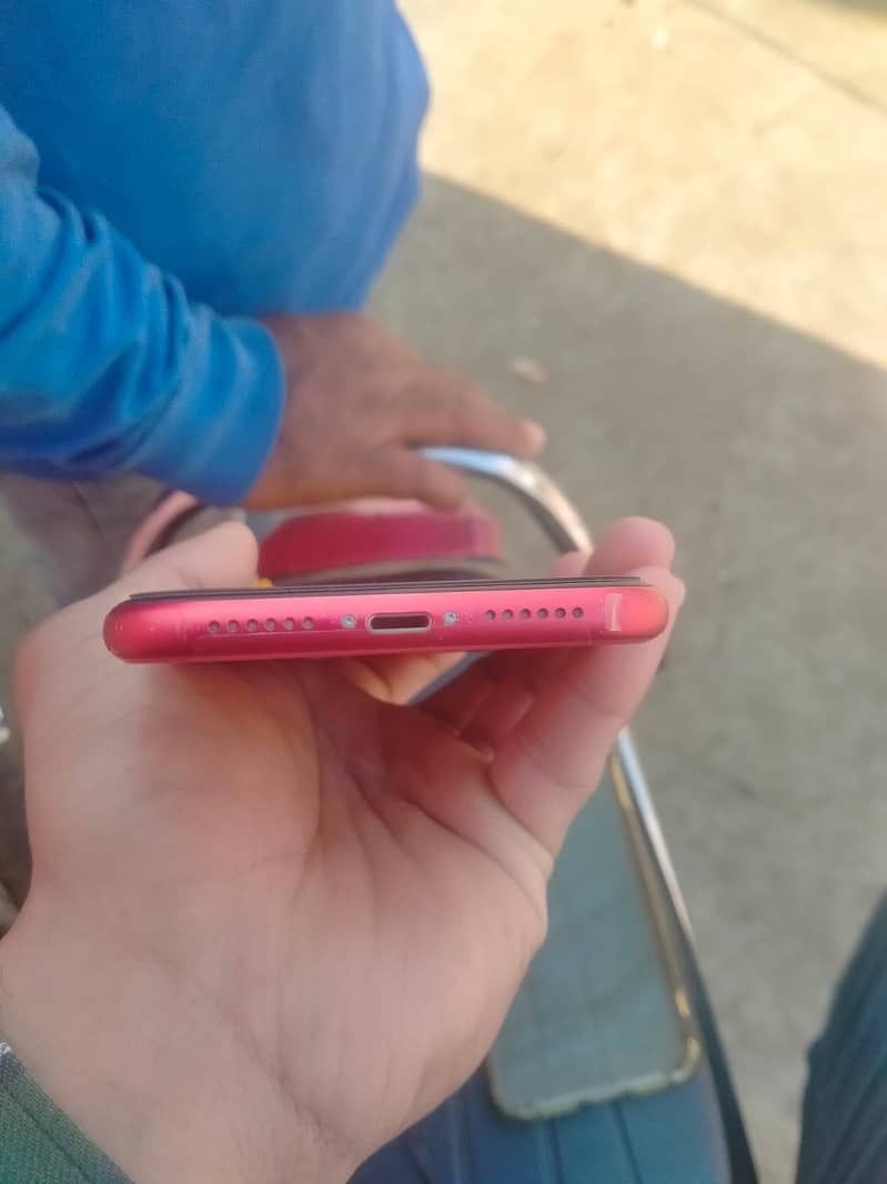 Apple iPhone 11 4