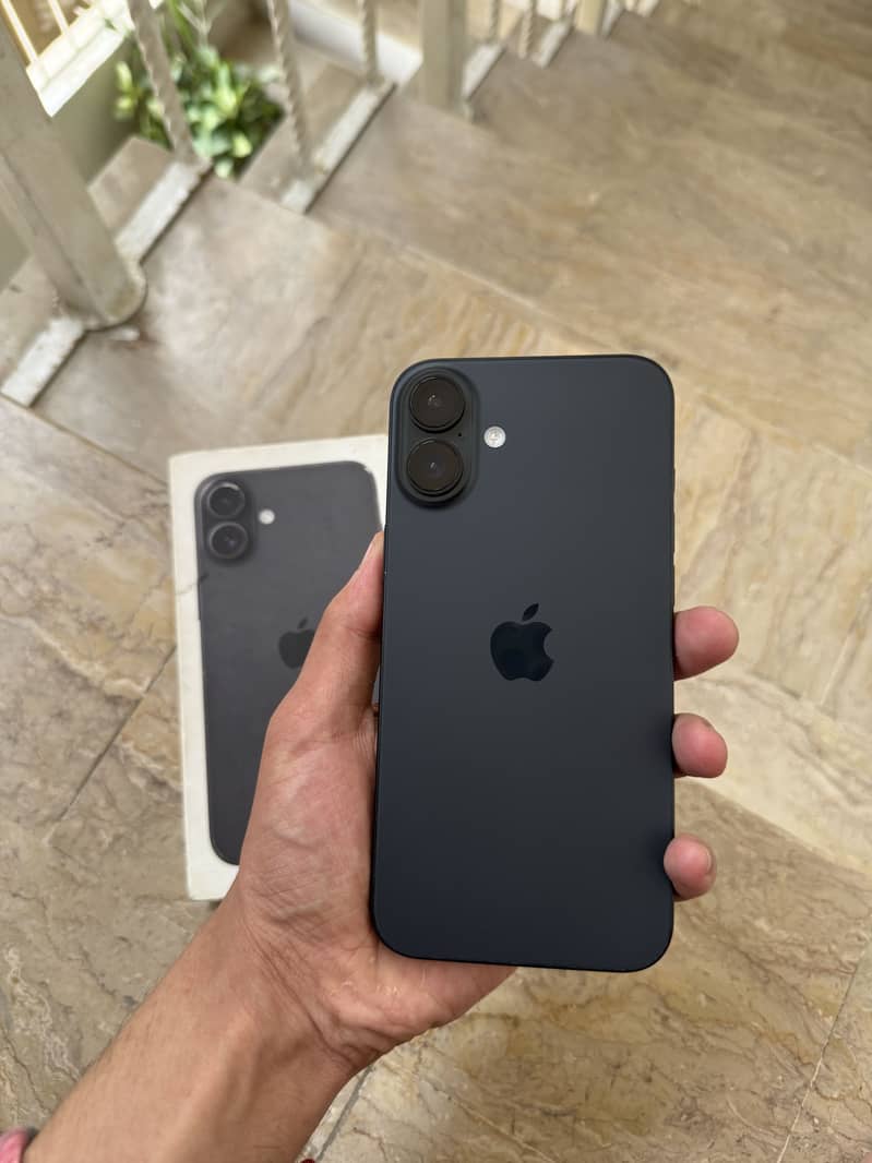 Apple iPhone 16 Plus 0