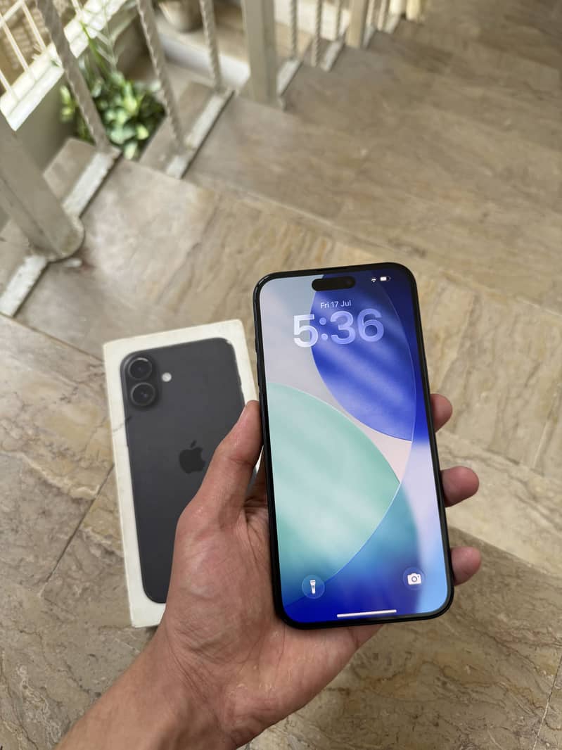 Apple iPhone 16 Plus 2