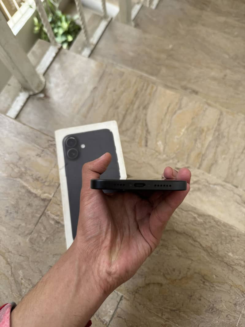 Apple iPhone 16 Plus 7