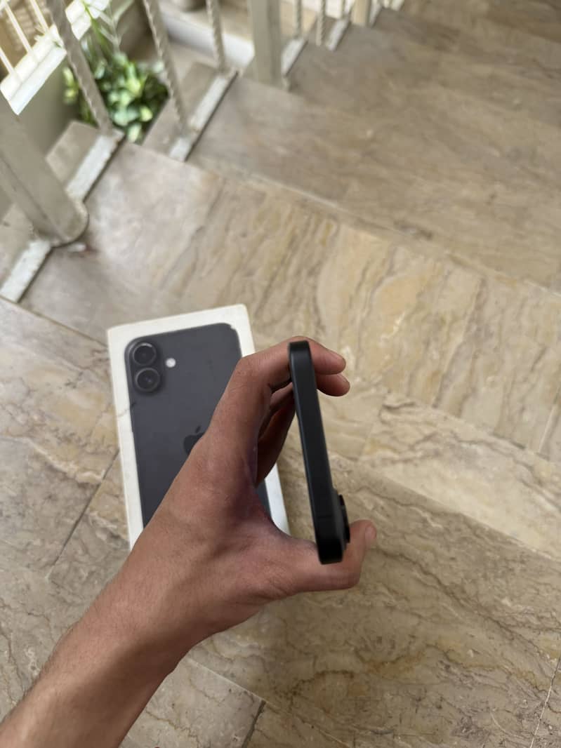 Apple iPhone 16 Plus 8
