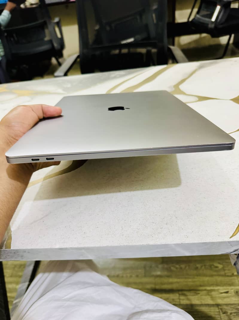 Macbook pro 0