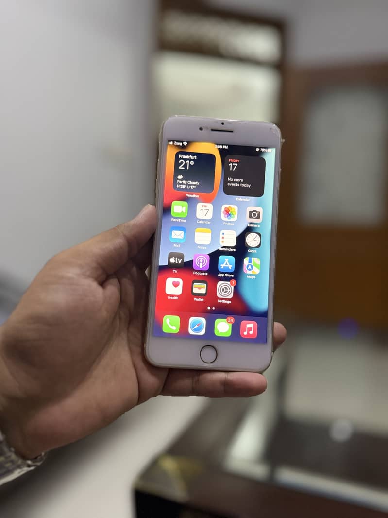 Apple iPhone 7 Plus 1