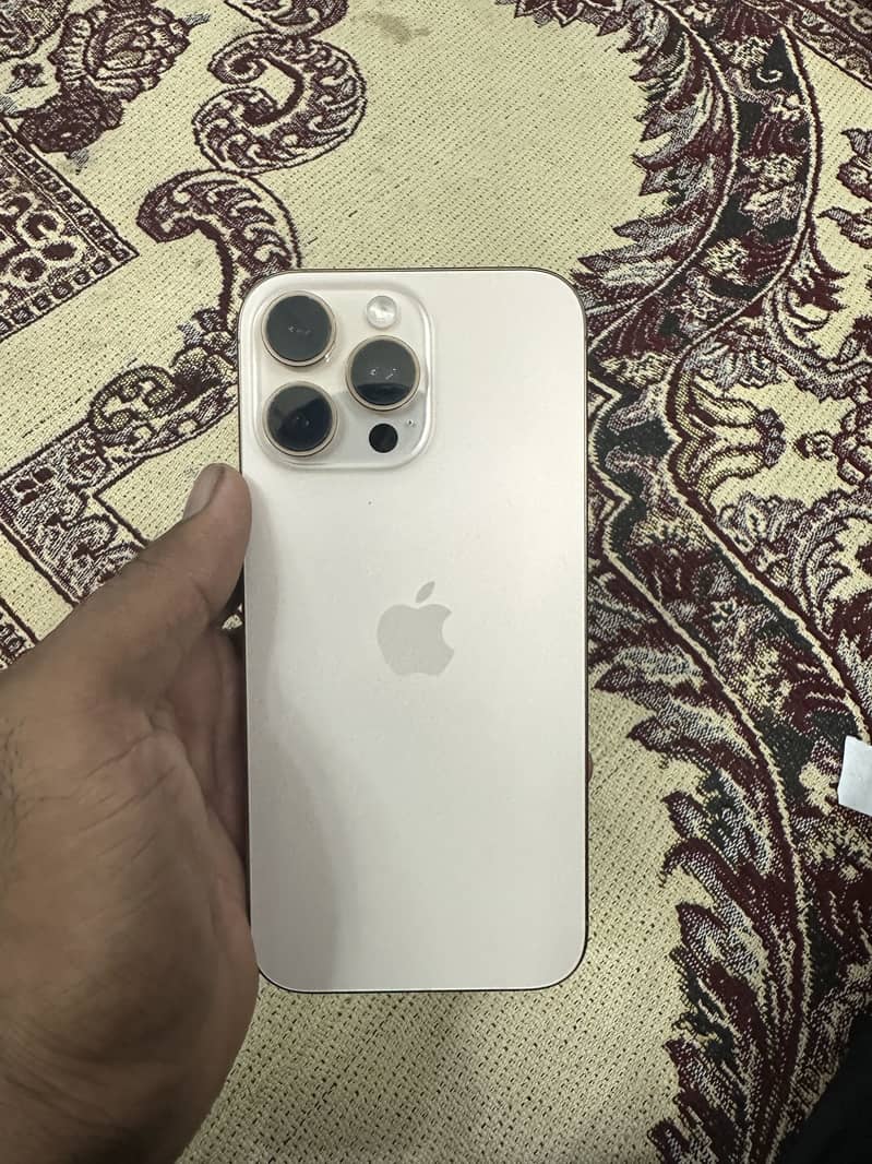iPhone 16 pro max 1
