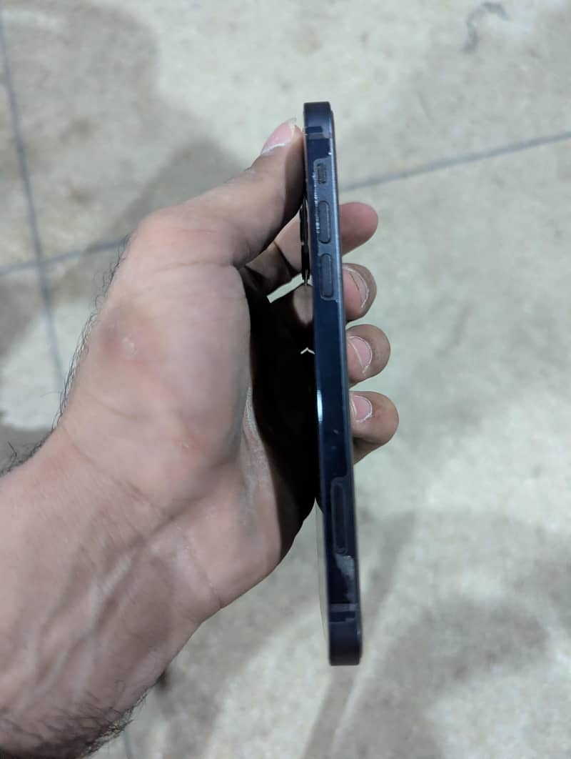 Apple iPhone 12 4