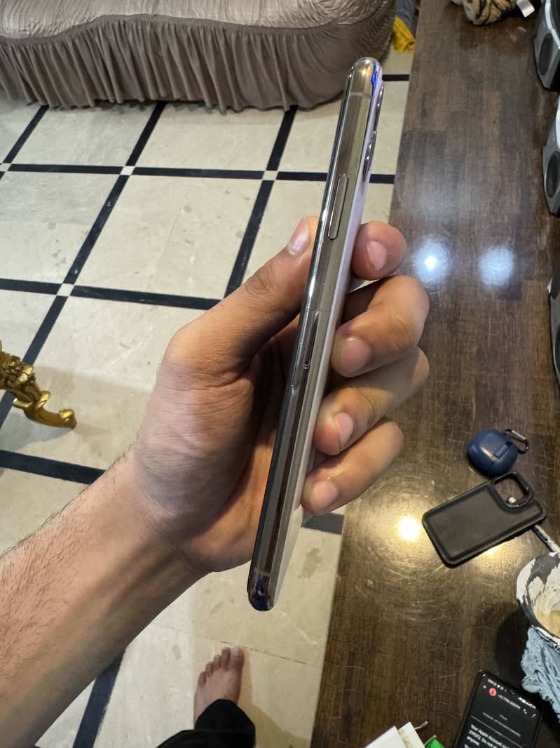 iPhone 11 pro max 2