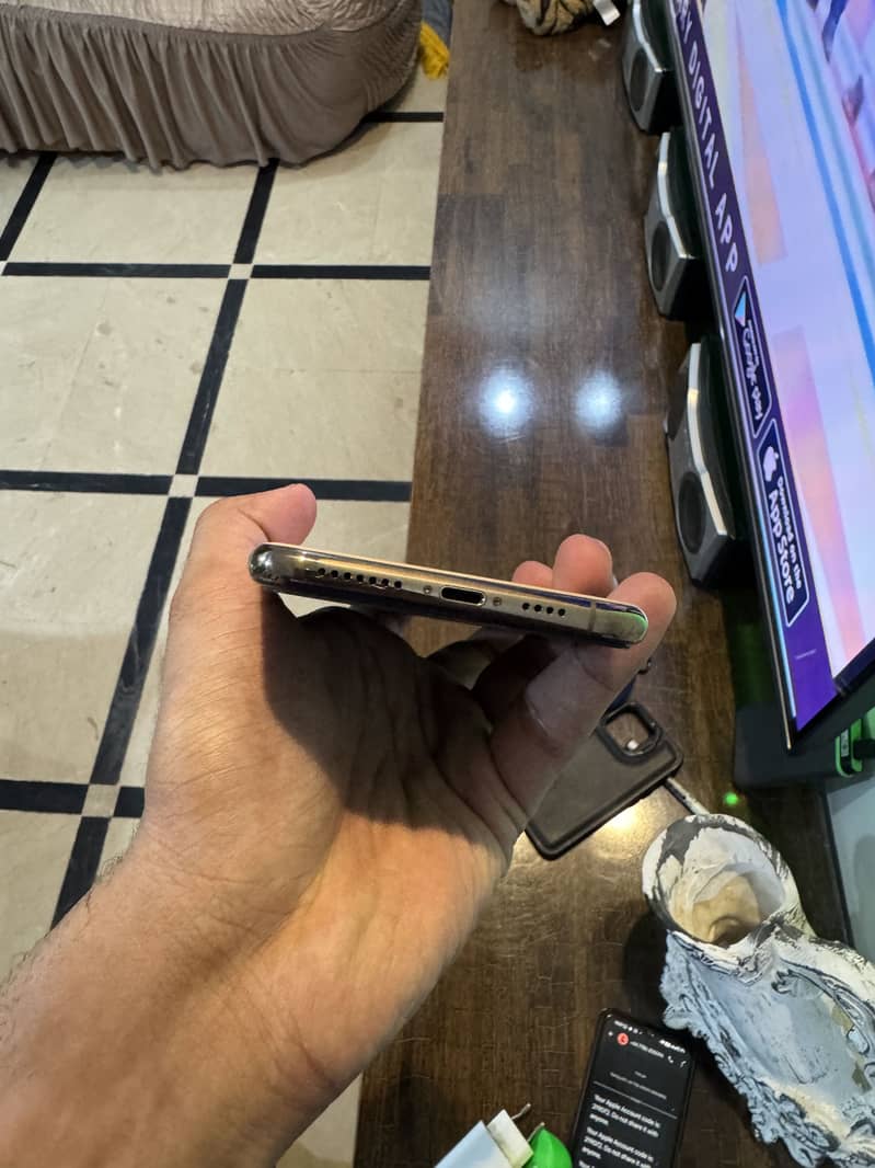 iPhone 11 pro max 4