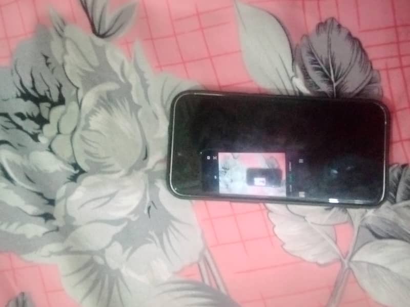 Apple iPhone X 4