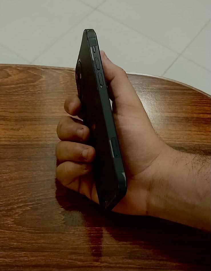 Apple iPhone 12 3
