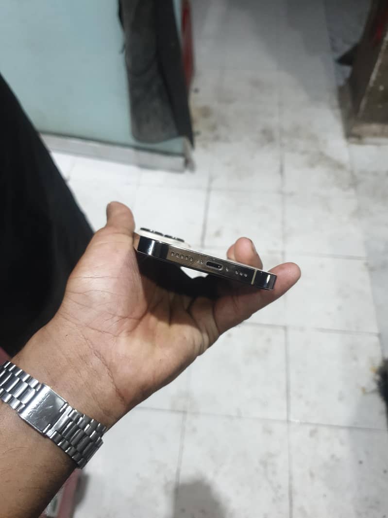 Apple iPhone 14 Pro 1