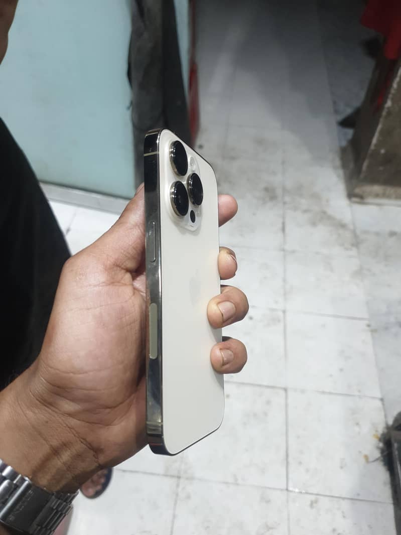 Apple iPhone 14 Pro 4