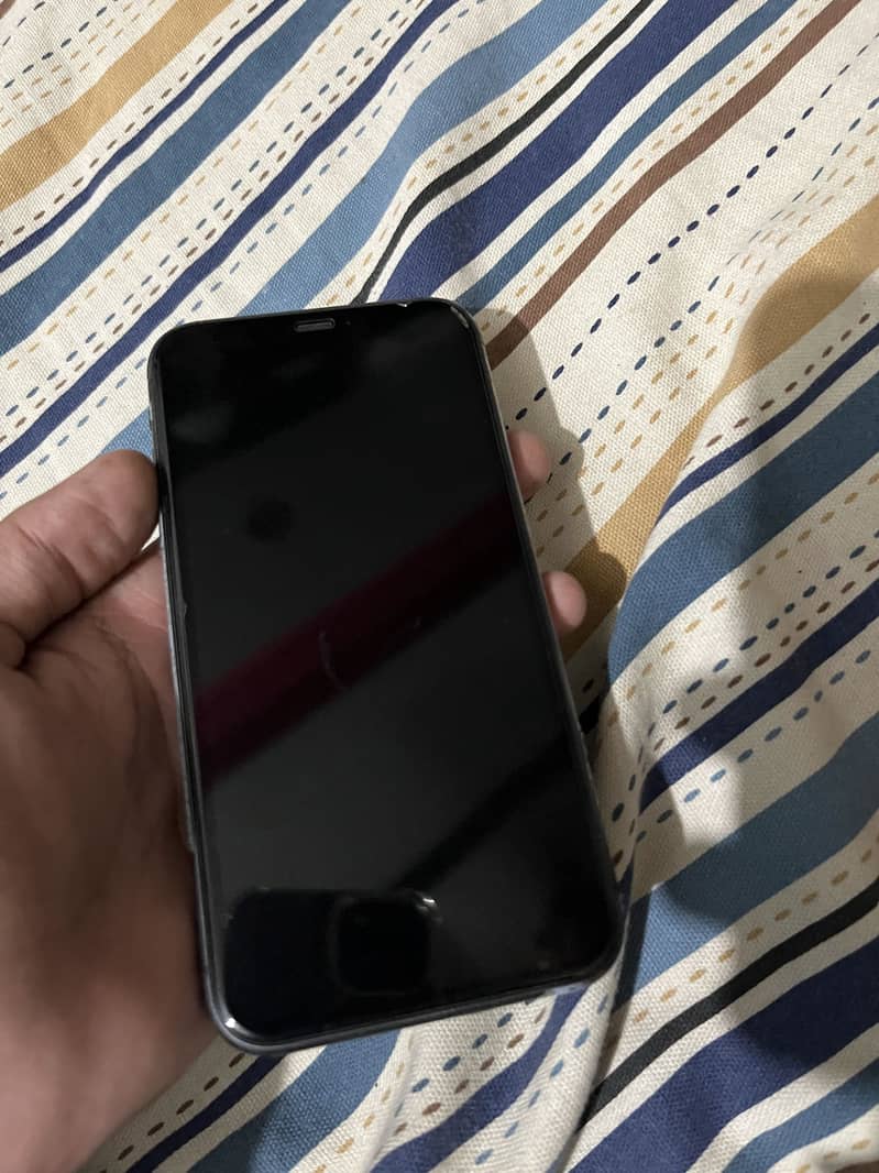 iPhone 11 4