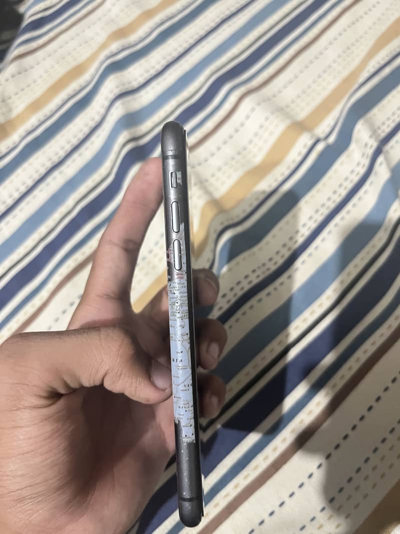 iPhone 11 5