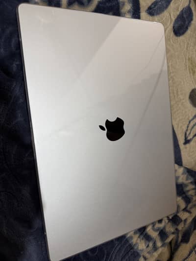 MacBook Pro 16.2" M5 Max (48GB RAM / 2TB SSD, brand new box opened