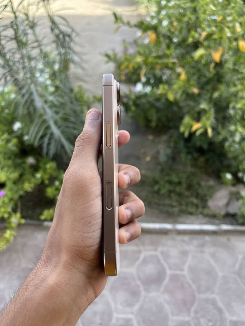 Apple iPhone 16 Pro 1