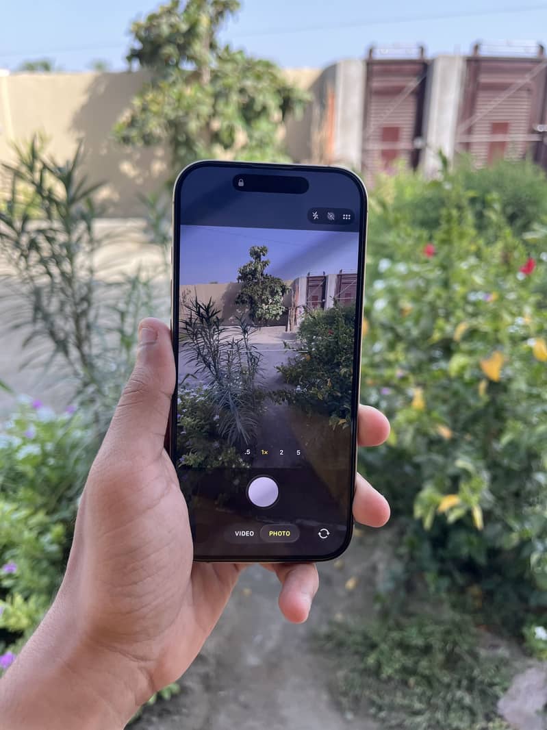 Apple iPhone 16 Pro 8