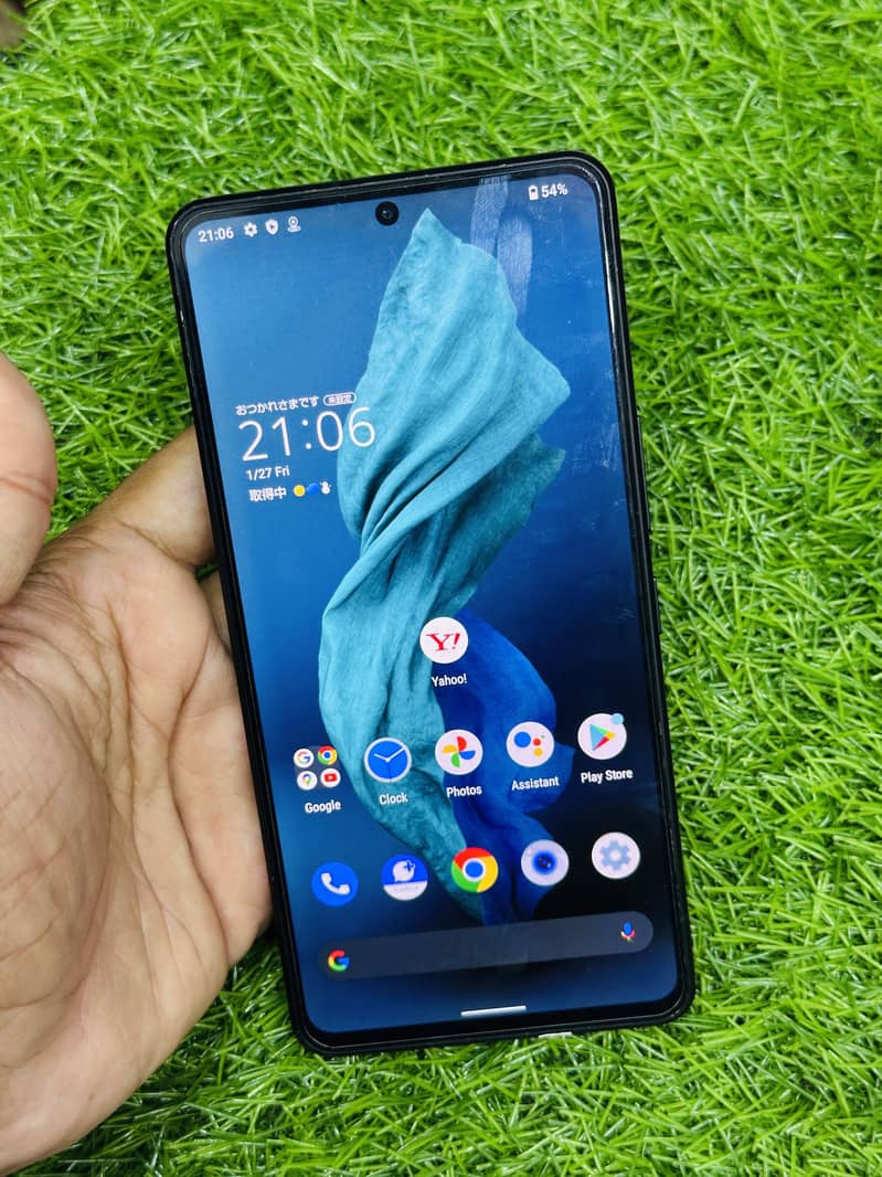 Sharp Aquos R7 1
