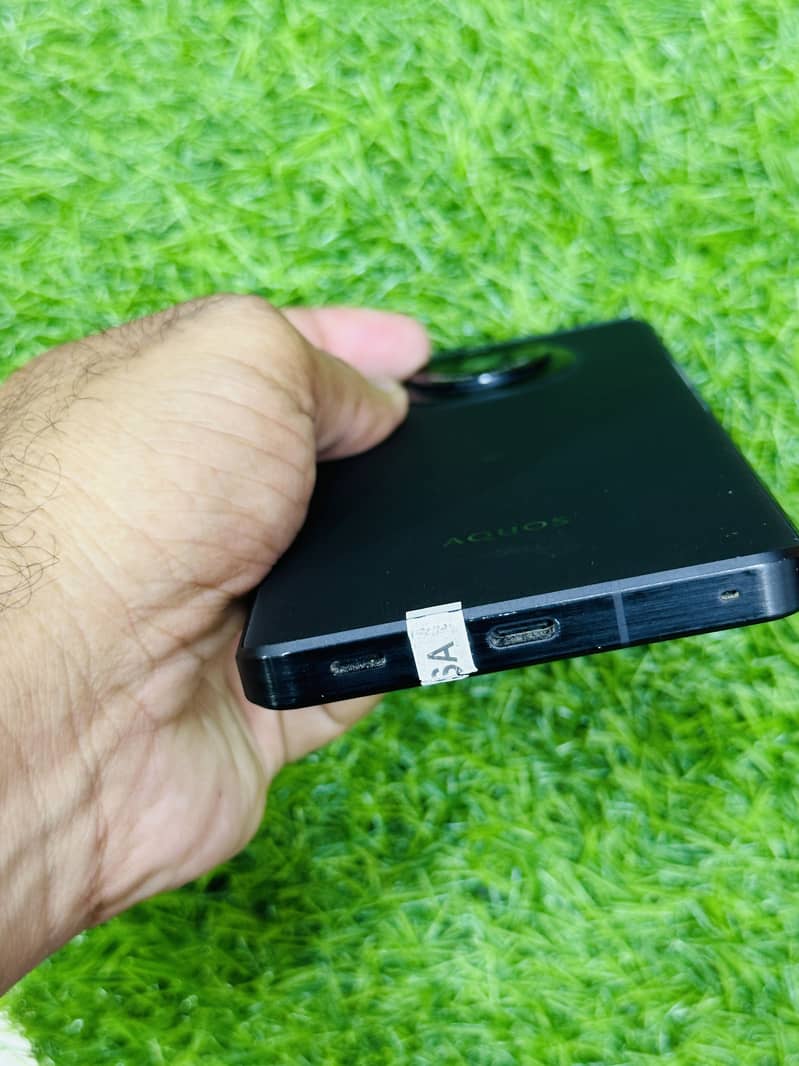 Sharp Aquos R7 5