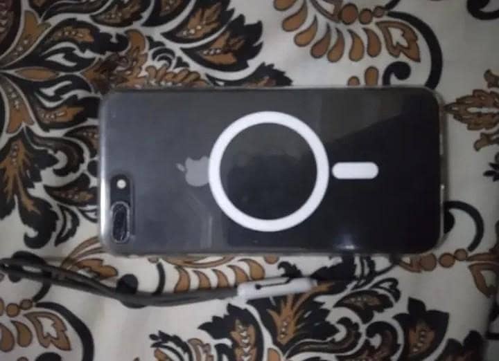 Apple iPhone 8 Plus 0