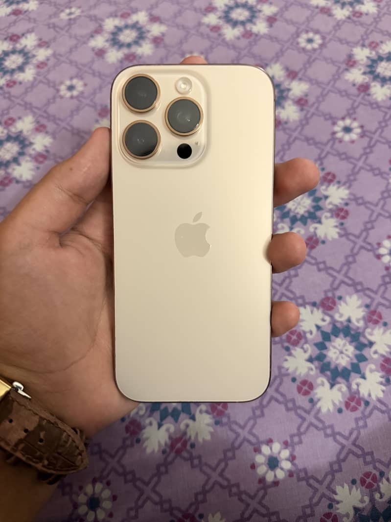 Apple iPhone 16 Pro 0