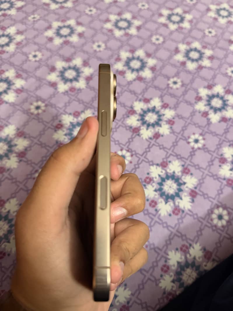 Apple iPhone 16 Pro 2