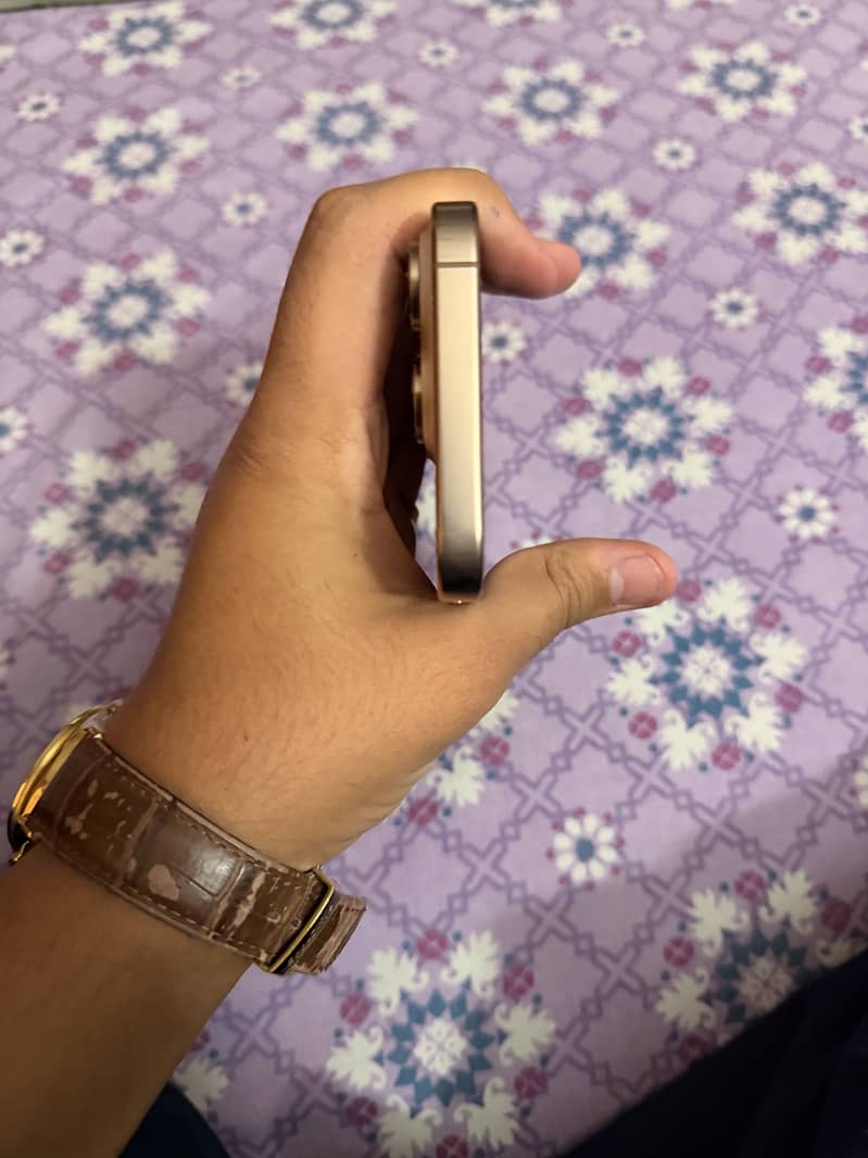 Apple iPhone 16 Pro 5