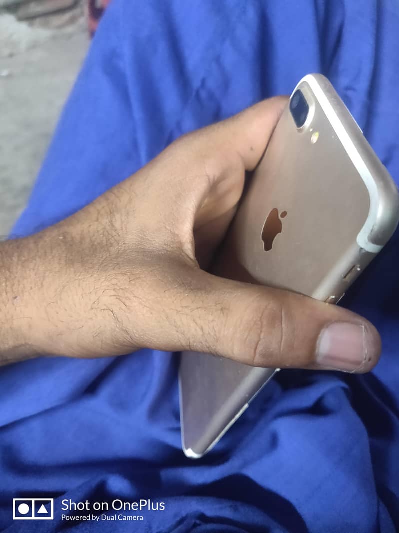 Apple iPhone 7 Plus 2