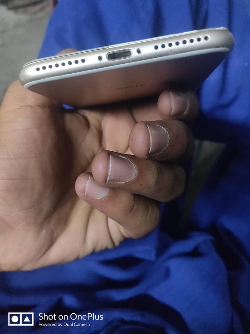 Apple iPhone 7 Plus 3