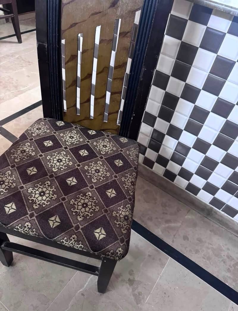 Dining table for sell 3