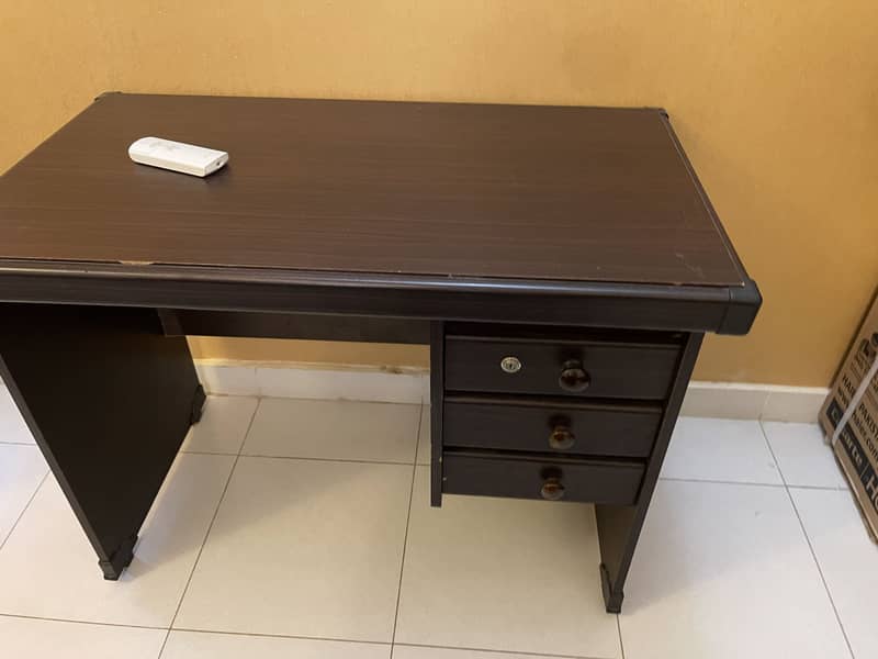 Computer table 0