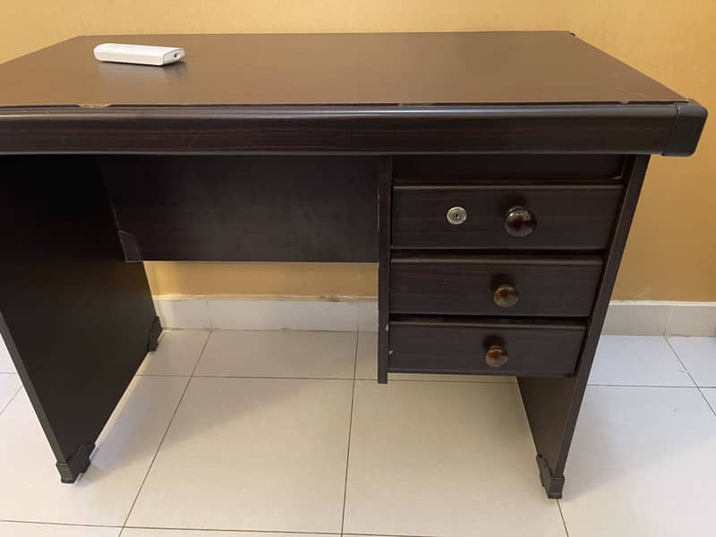 Computer table 1