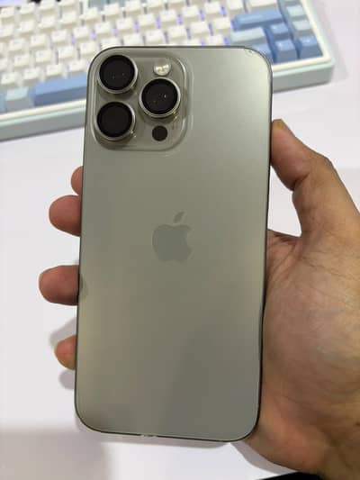 iPhone 16 Pro Max JV