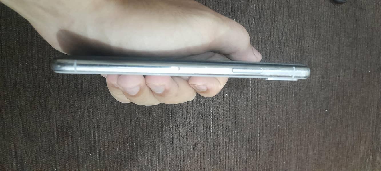 Apple iPhone X 3