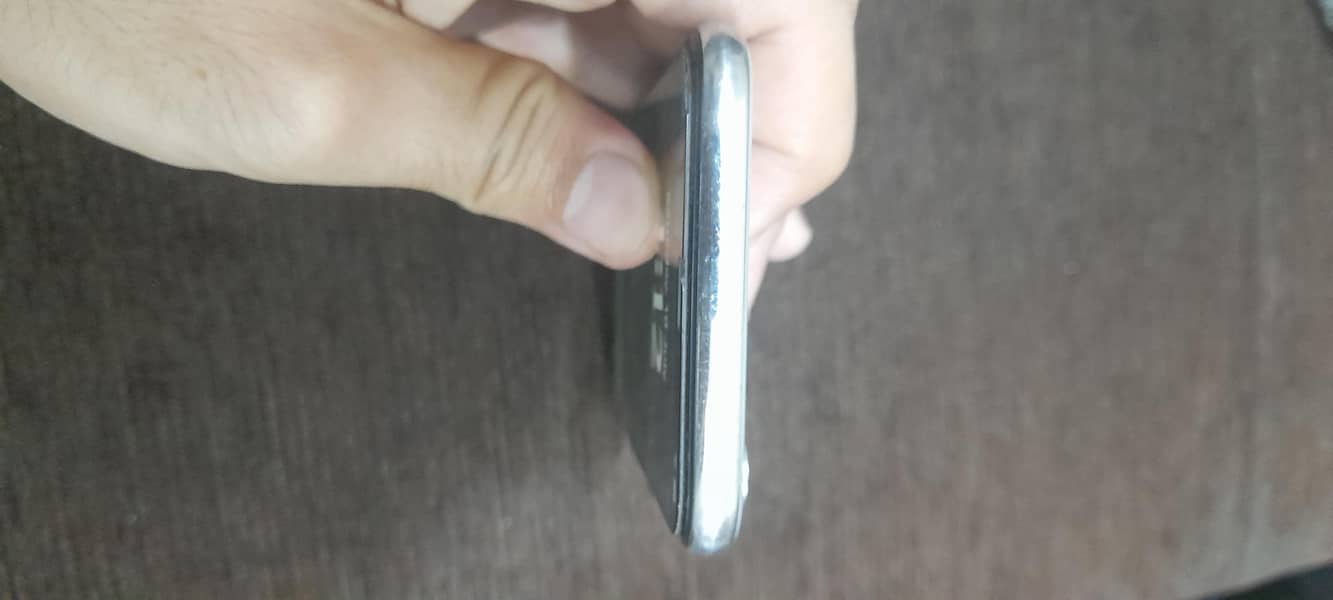 Apple iPhone X 4