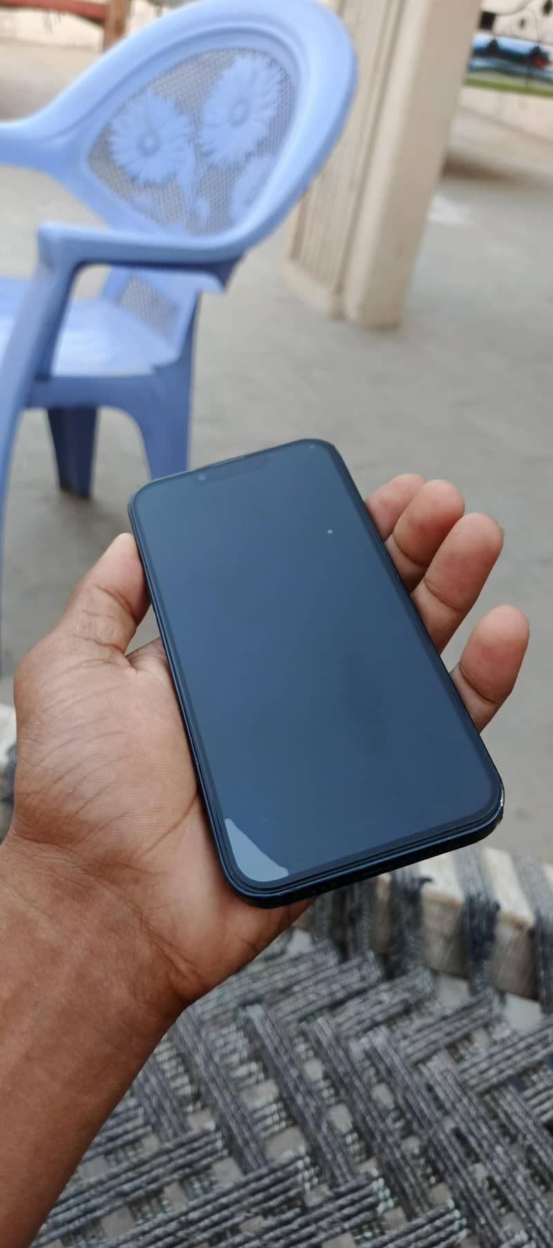 Apple iPhone 13 2