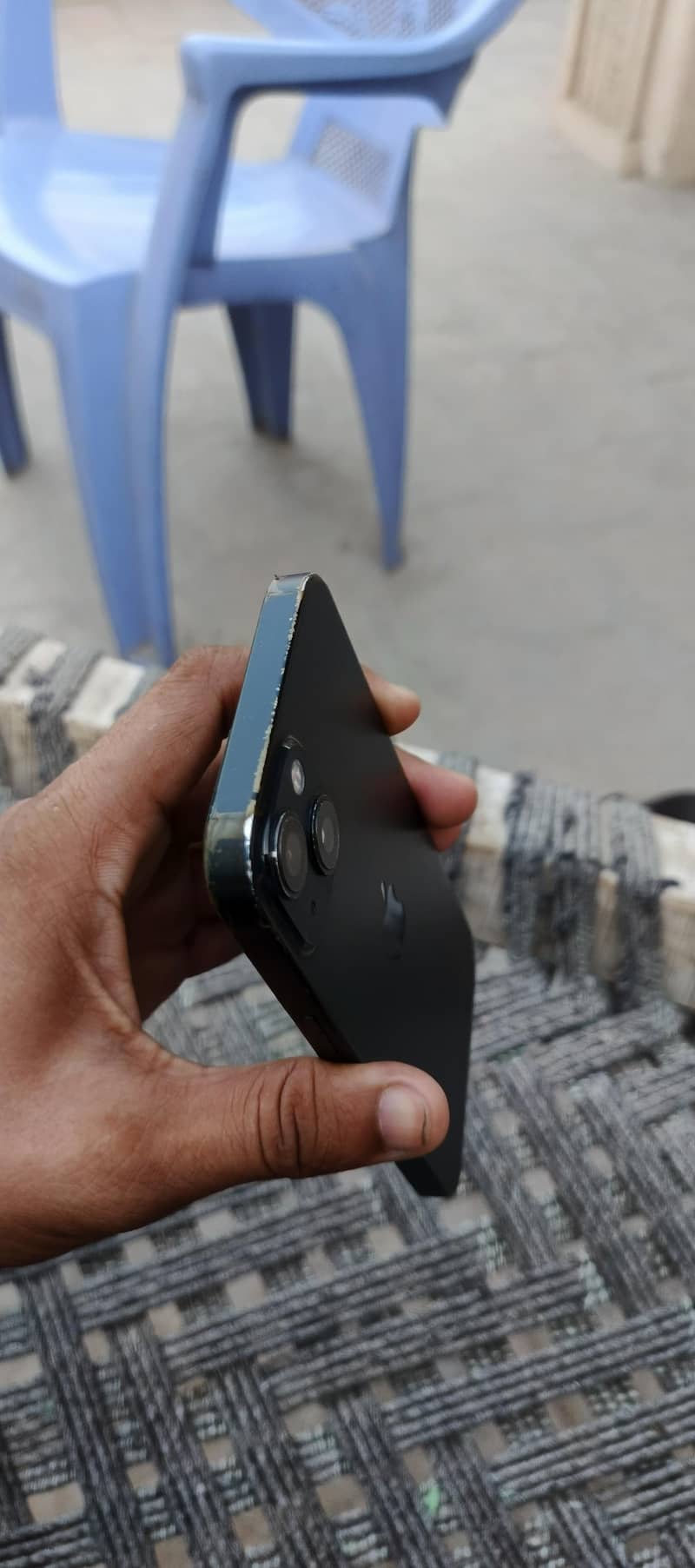 Apple iPhone 13 4