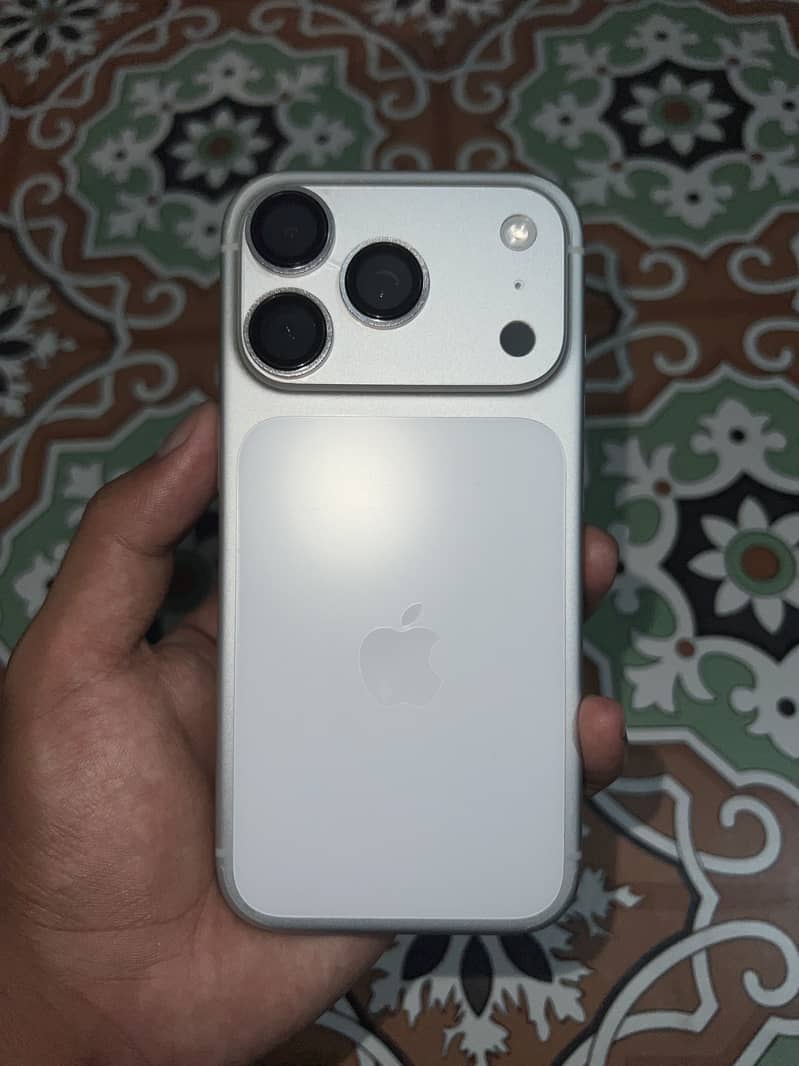 Apple iPhone 17 Pro 1