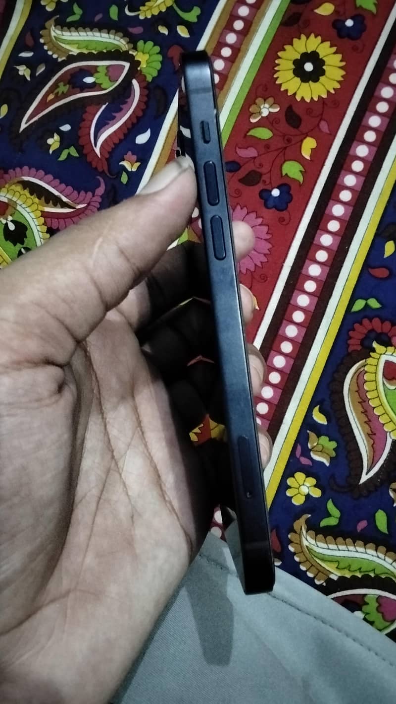 Apple iPhone 12 3